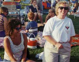 warLaura&friend.jpg (12923 bytes)